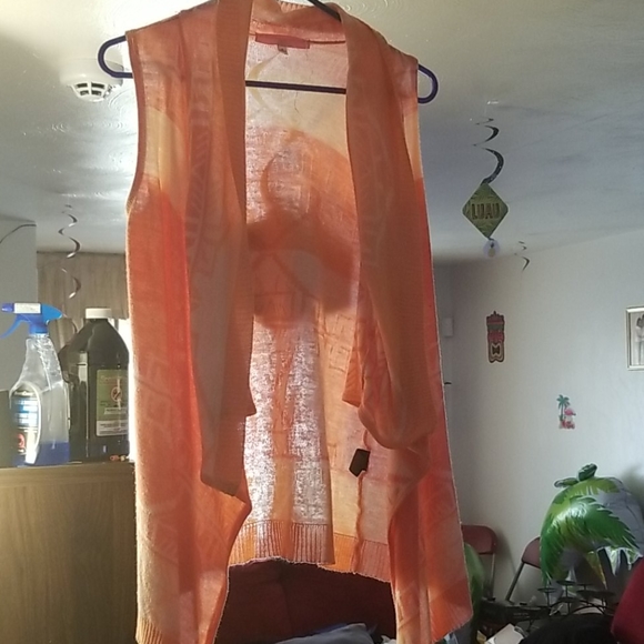 Sleeveless poncho - Picture 1 of 3